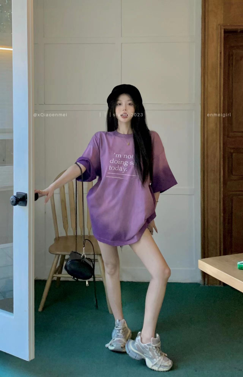 Actual shot~How long have I loved the gradient Purple Vete embroidered tee?