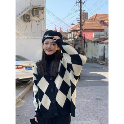 黑色V领菱格毛衣外套女秋冬季宽松显瘦慵懒风棋盘格针织开衫上衣