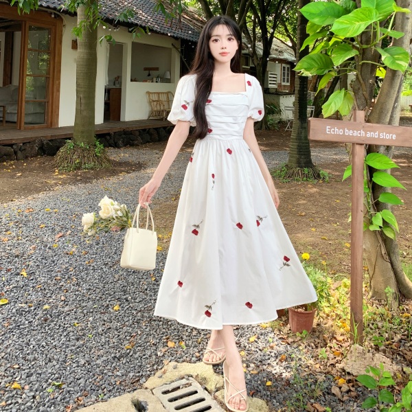 RM15693#夏季新款女装玫瑰少女法式复古方领泡泡袖新中式刺绣连衣裙女