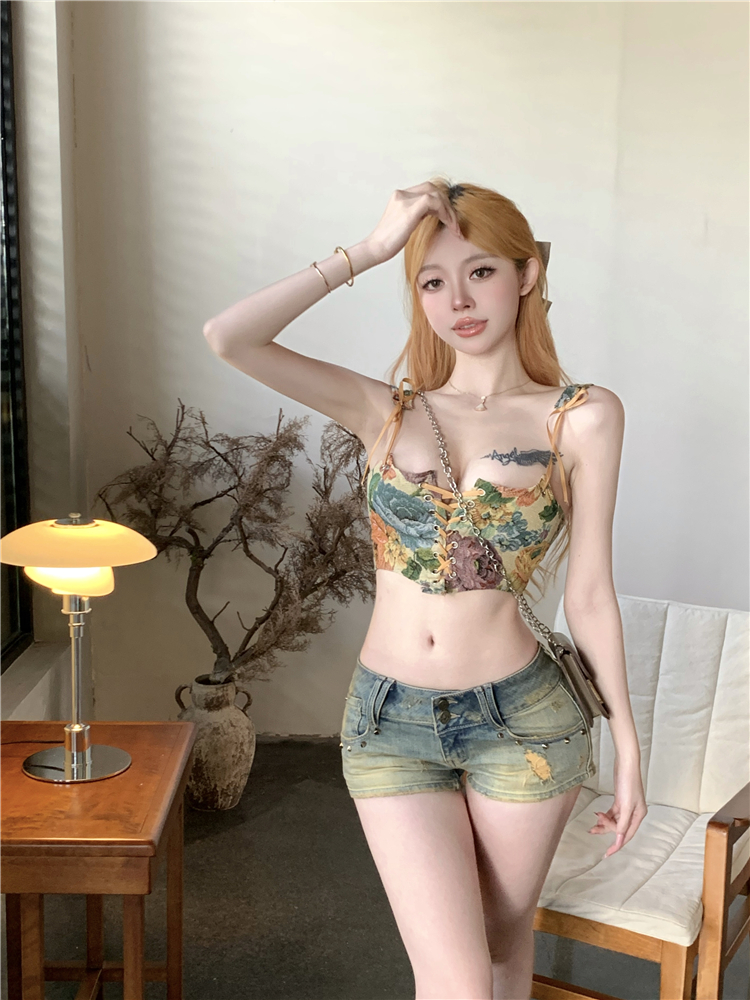 Real shot!  American hottie Liu Ding low-waisted denim super shorts slimming hip-hugging wide-leg hot pants