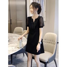 批发<b class='q'>真丝</b>v领泡泡袖高端气质<b class='q'>连衣裙</b><b class='q'>女</b>夏季新款独特小众裙子显瘦小黑裙