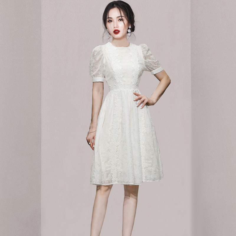 TR76162# 夏季新款女装法式优雅气质白色泡泡袖收腰显瘦绣花蕾丝连衣裙