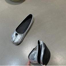 批发银色爆裂纹猪蹄分趾乐福鞋女浅口平底马蹄鞋芭蕾舞单鞋