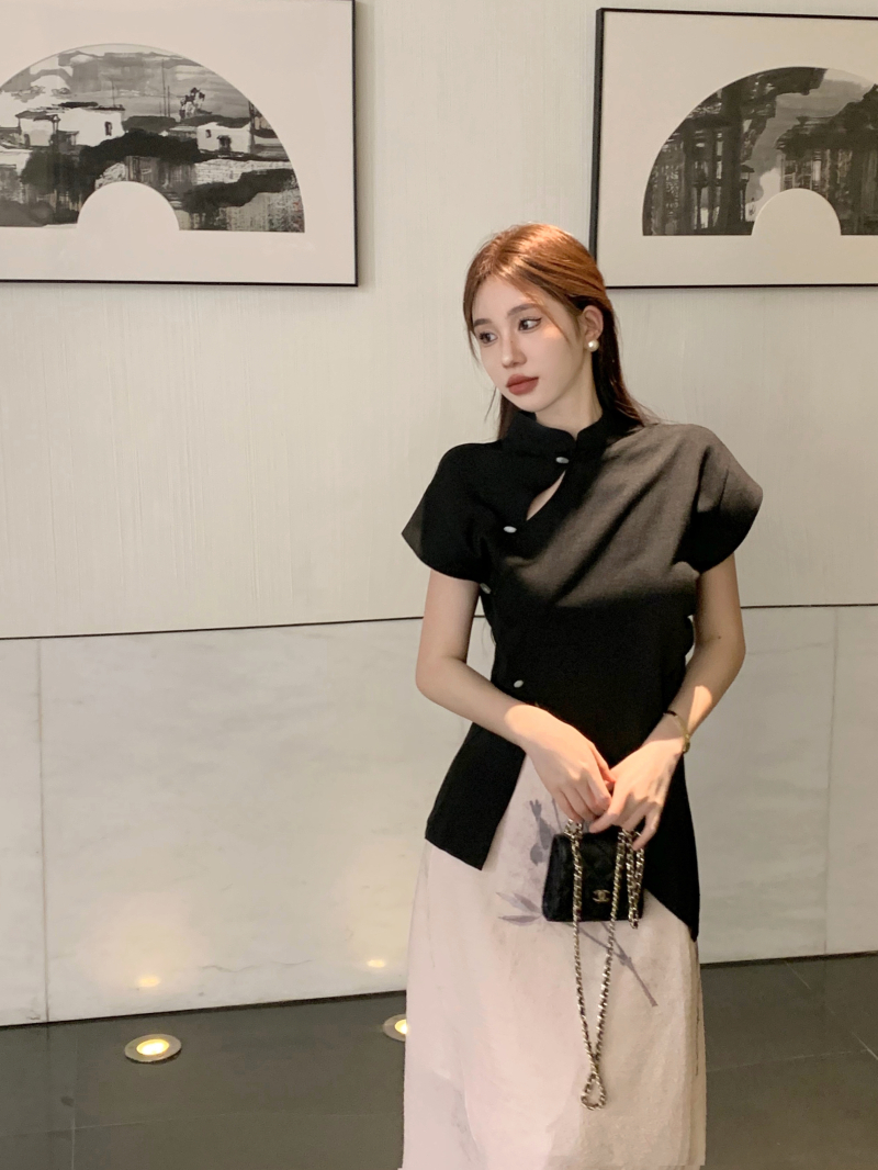 Real shot of new Chinese style retro black top + bamboo white and green design retro slit skirt