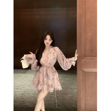 批发实价实拍 <b class='q'>碎花</b>长袖雪纺收腰显瘦荷叶边连衣裙配<b class='q'>打底裤</b>