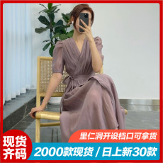 2023新款法式温柔轻熟风紫色v领连衣裙子女别致绝美气质长裙夏季