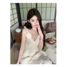 批发白色V领<b class='q'>真丝</b>皱吊带连衣<b class='q'>裙</b>长款过膝无袖露肩仙女<b class='q'>裙</b>