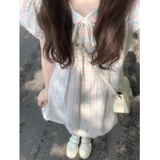 批发多巴胺蓝粉格纹娃娃领俏皮感泡泡袖<b class='q'>连衣裙</b>女夏可爱甜美小个子短裙