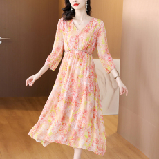 批发实拍<b class='q'>连衣裙</b>2026新款温柔法式V领收腰裙高端精致碎花雪纺裙