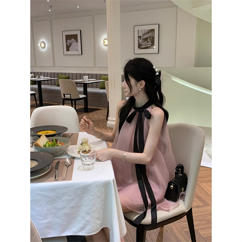 RM23345#YYW汪澜的妹妹 生日趴女主～ 经典粉黑系带挂脖连衣裙温柔短裙夏