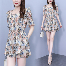 批发实拍2026夏季新款时尚网红气质显瘦碎花上衣+阔腿短<b class='q'>裤</b>两件套套<b class='q'>装</b>