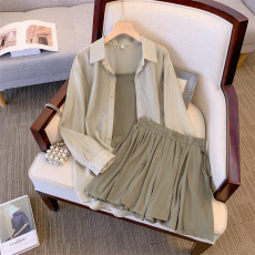 批发实拍夏季新款<b class='q'>胖</b><b class='q'>MM</b><b class='q'>大码</b>薄款长袖衬衫设计感吊带宽松显瘦短裤三件套