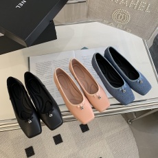 批发2023年秋季新款蝴蝶结水钻平底字母单鞋女方头百搭一脚蹬芭蕾舞鞋