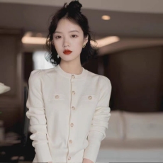批发白领<b class='q'>哥</b><b class='q'>弟</b>新专柜女装2023春秋新款羊毛针织上衣短款毛衣外套<b class='q'>开衫</b>女