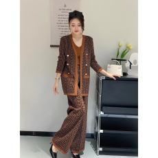 批发<b class='q'>欧美</b>洋气印花休闲套装女披肩外套+V领打底针织衫+阔腿长裤三件套