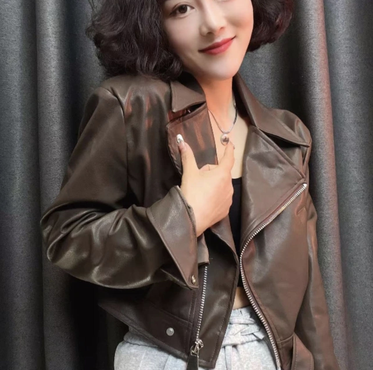 검정색 pu 오토바이 가죽 재킷 재킷 여성 짧은 2026 가을 섹션 정장 칼라 지퍼 긴팔 재킷 맨위 트렌디