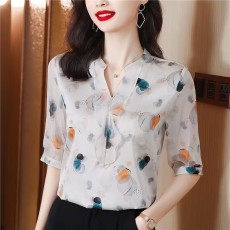 批发重磅真丝衬衫女夏2025年新款时尚小众气质短袖<b class='q'>上衣</b>高端<b class='q'>桑蚕丝</b>t恤