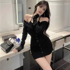 批发法式性感纯欲风黑色<b class='q'>假两件</b>挂脖<b class='q'>连衣裙</b>子女小众设计修身包臀打底裙