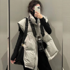 2023秋冬新款羽绒马甲女学院风欧货洋气马夹背心网红坎肩上衣外套