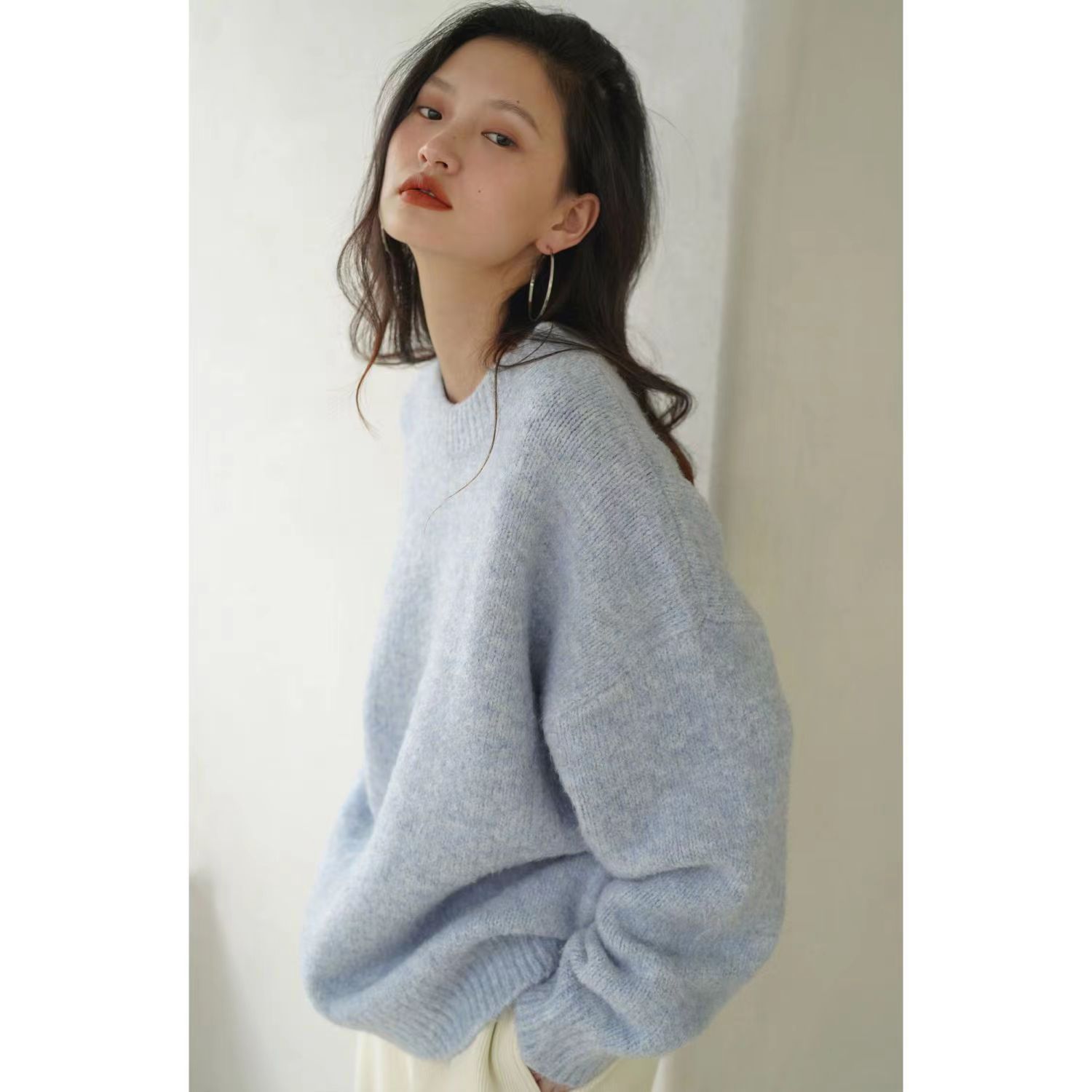 Blue niche loose soft waxy sweater for women new autumn and winter lazy style round neck pullover knitted top for outer wear