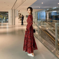 批发春秋冬季装打底小清新碎花V领连衣流行过膝新款长袖收腰显瘦长裙