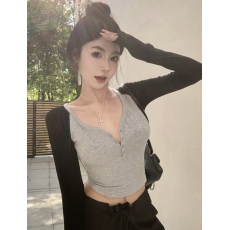 批发实拍实价秋季<b class='q'>欧美</b>风V领撞色插肩袖修身长袖<b class='q'>T</b><b class='q'>恤</b>女纯欲排扣显胸上衣