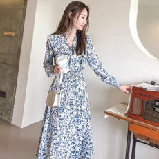 批发浅色碎花韩国丝长款<b class='q'>连衣裙</b>2024秋新款女洋气搭超仙显瘦法式长裙