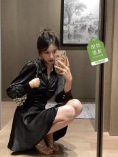 剩饭cellchok御姐缎面褶皱收腰连衣裙女秋法式高级设计感长袖裙子