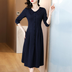 批发高端翻领条纹长袖连衣裙女2023新款<b class='q'>春</b>秋气质娃娃领收腰显瘦