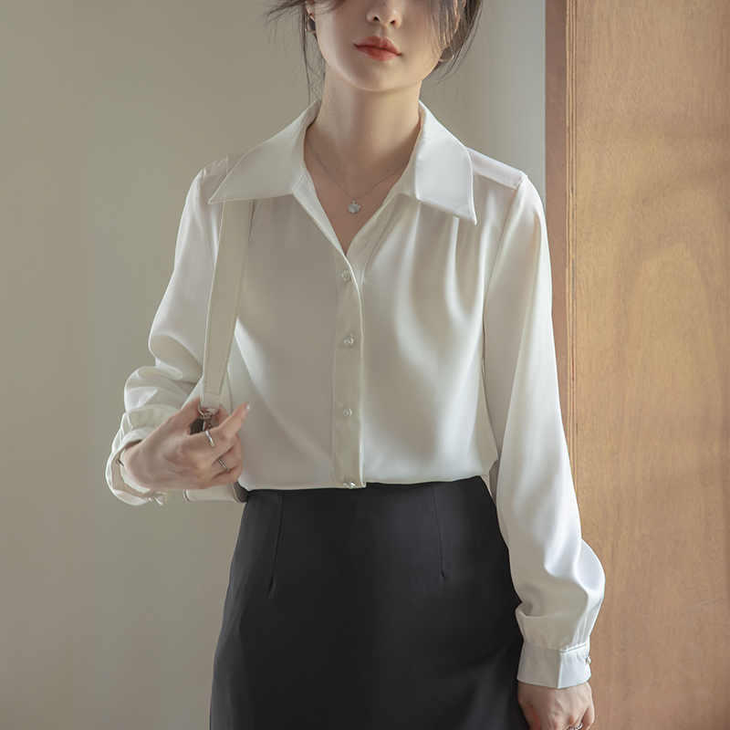 Real shot French v-neck blue satin long-sleeved shirt for women autumn 2024 OL commuter professional interview formal top