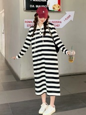 黑白条纹连衣裙女春2023新款韩版宽松小个子学院风长袖连帽针织裙