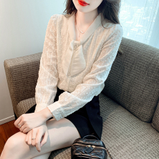 批发2025秋季<b class='q'>新款</b>法式蝴蝶结雪纺衬衫女初秋提花泡泡袖独特上衣