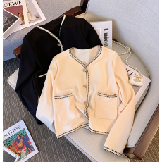 批发实拍2026春装大码女装法式气质小香风宽松短款V领上衣