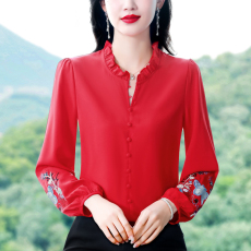 批发实拍2026春季新款洋气打底衫<b class='q'>衬衣</b>高端缎面蚕丝显瘦遮肚刺绣上衣