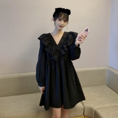 批发实拍2026早春<b class='q'>大码</b><b class='q'>女</b>装收腰气质V领泡泡袖小众<b class='q'>连衣裙</b> M-4XL200斤