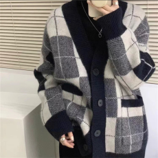 批发<b class='q'>大码</b>秋冬新款慵懒风日系古着格子毛衣外套女胖妹妹针织开衫上衣潮