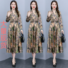 批发实拍2026春季新款长袖缎面印花<b class='q'>连衣裙</b>修身时尚中长裙女