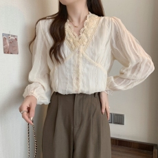 批发已出货实拍2025<b class='q'>春</b>大码女胖mm气质v领蕾丝衫温柔百搭雪纺衫