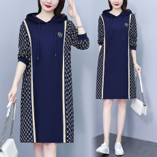 大码女装2023秋冬新款胖mm宽松休闲大码显瘦洋气时尚设计感连衣裙