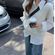 批发<b class='q'>白色</b>针织马甲女2026秋冬新款宽松外穿V领毛衣纯色学院风背心