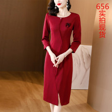 批发<b class='q'>连衣裙</b>女2025年春秋季新款<b class='q'>高端</b>轻奢红色礼服裙子