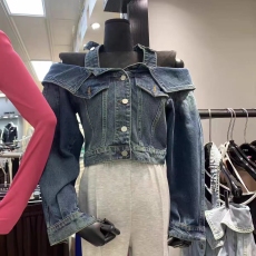 批发<b class='q'>韩国</b>东大门2026春装新款港风复古一字领露肩挂脖<b class='q'>牛仔</b>短<b class='q'>外套</b>衬衫女