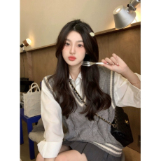 批发美式学院<b class='q'>风</b>撞色V领针织衫女春季2023新款洋气叠穿宽松马甲上衣in