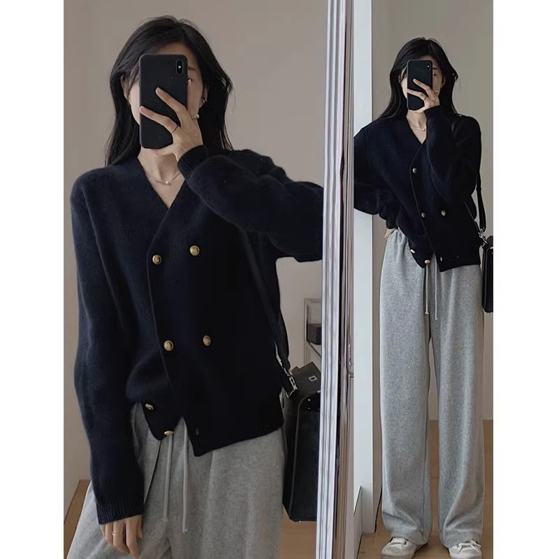 Autumn and winter French retro black v-neck sweater female Xiaoxiang lazy wind retro knitted cardigan jacket jacket