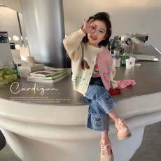 批发儿童毛衣2025<b class='q'>春</b>秋新款男女童字母绣花连帽针织宝宝毛线拉链洋气潮