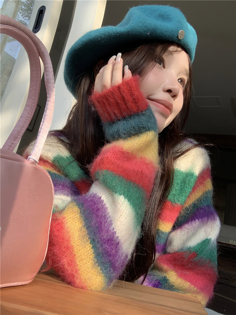 Real shot of rainbow striped ins dopamine outfit girl thickened sweater