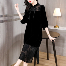 批发新中式国风<b class='q'>连衣裙</b>2025秋盘扣拼接烧花真丝绒宽松显瘦黑色大码裙子