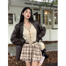 批发实拍~秋冬复古皮面宽松西装外套+刺绣麻花毛织上衣<b class='q'>百褶</b>格子半身裙