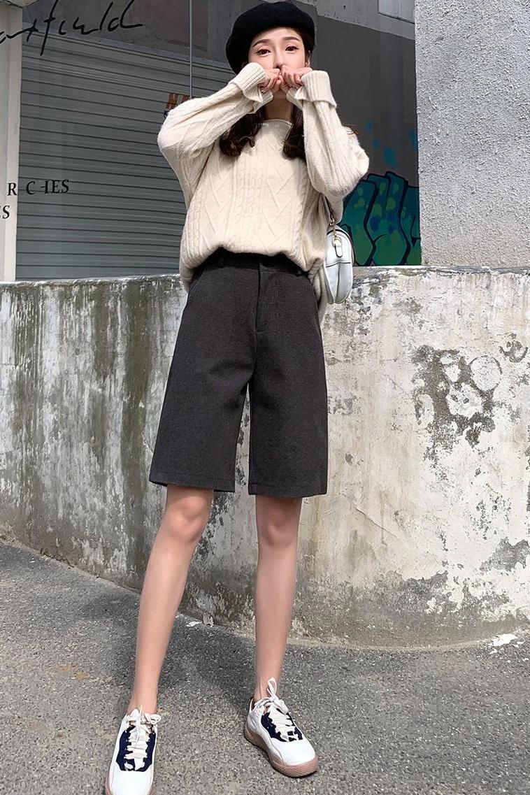 Real shot of autumn and winter high-waisted woolen five-quarter pants for women, large size loose straight woolen shorts, wide-leg medium pants and boot pants for outer wear