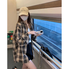 早秋复古格子衬衫女夏季薄款设计感上衣宽松慵懒风防晒衬衣外套